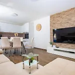 Apartment House Olive *