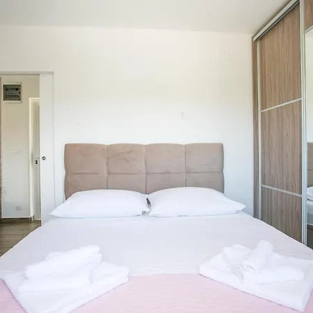 House Olive Apartment