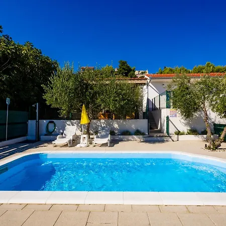 House Olive Апартаменты Солин