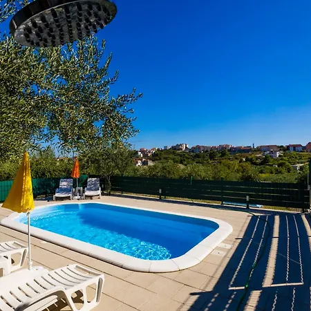 House Olive Апартаменты Солин