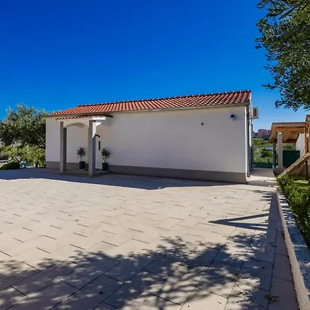 House Olive Апартаменты Солин